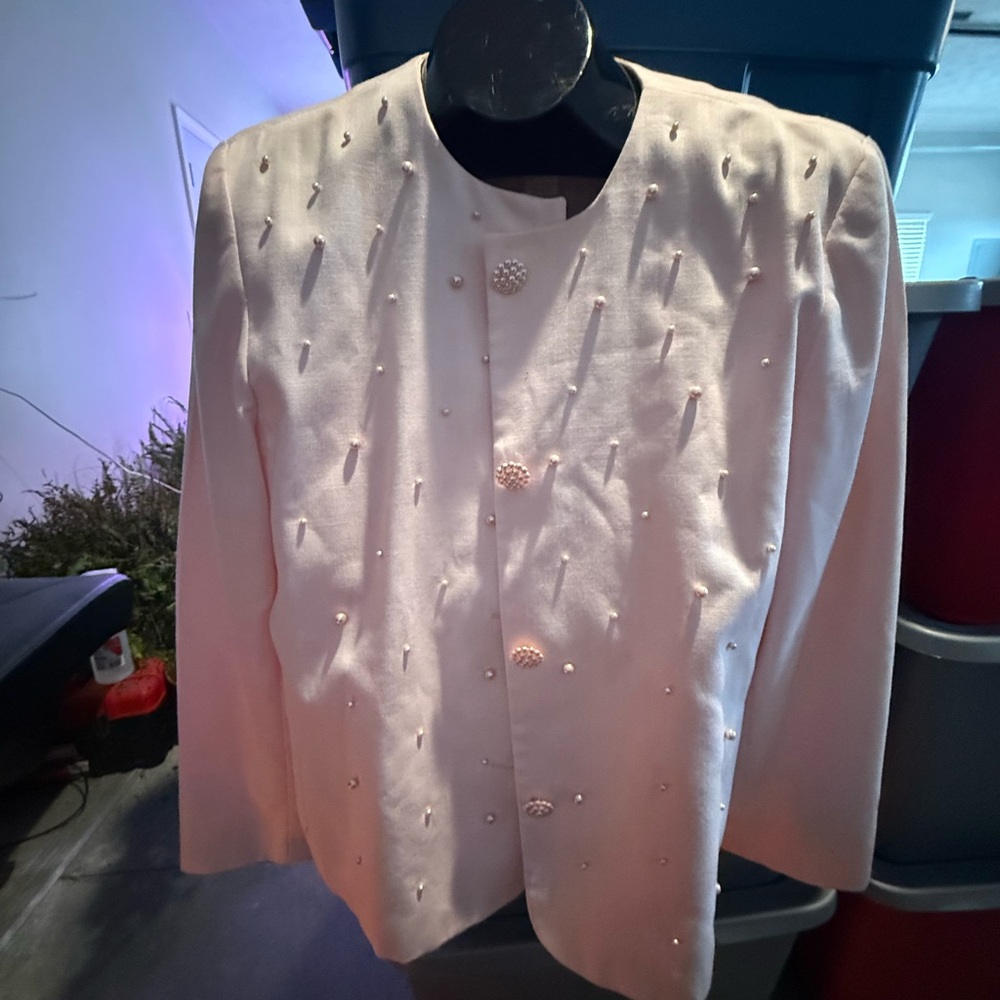 Elegant White Beaded Jacket mp67